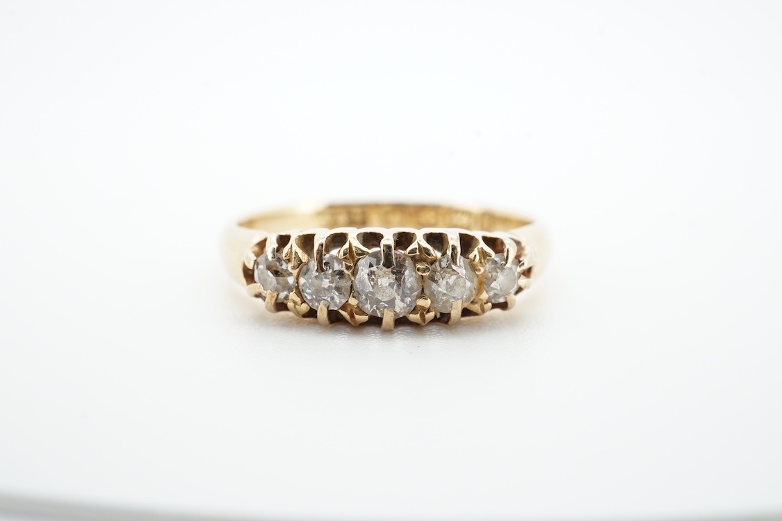 A late Victorian 18ct gold and graduated claw set five stone diamond ring, size N, gross weight 2.8 grams.